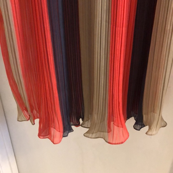 Beautiful floor length strapless dress- pleated- YA LA- size medium- short slip - Picture 4 of 5